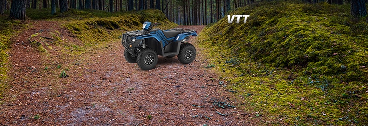 VTT. Des machines conçues pour accompagner votre vie. Image d'un VTT piloté sur un sentier accidenté.